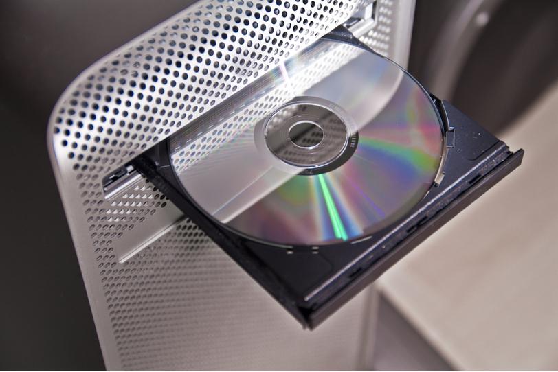 How to replace a CD/DVD/BD drive in your desktop computer