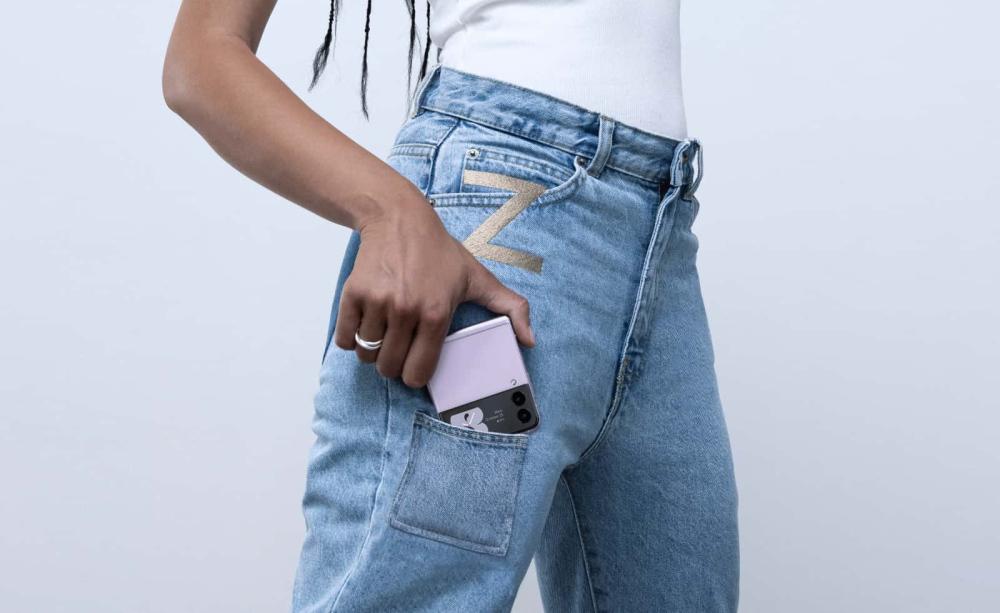 Samsung przygotował... jeansy. I to z kieszenią, do której pasuje tylko jeden smartfon