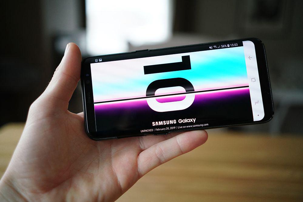 Samsung Galaxy S10 with a serious bug in the Android 10 beta. Again, guilty of security