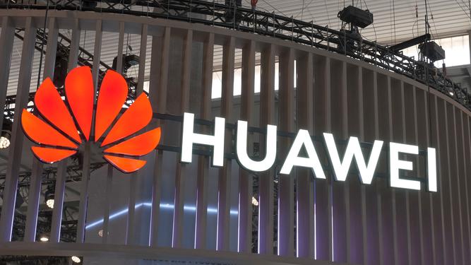Although it could not run Google applications, Huawei sold more phones than Apple in 2019