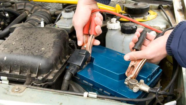  How to start the car if the battery is completely discharged.  2 methods that will be successful