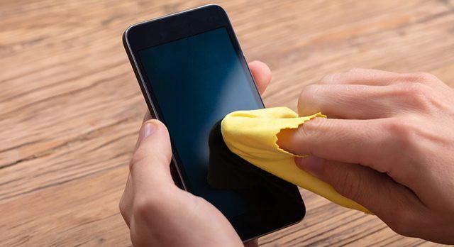 Huawei uczy, jak prawidłowo czyścić i sterylizować telefon komórkowy