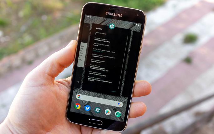 Así revive el Samsung Galaxy S5 con LineageOS: la importancia de las ROMs en móviles desactualizados