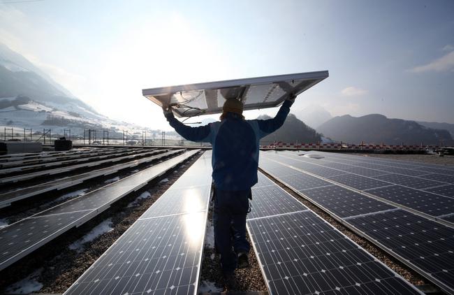 Mesure inédite à Bâle-Ville qui rend obligatoires les panneaux solaires sur les toits