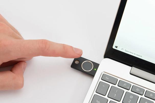 Yubico dévoile sa clé de sécurité avec lecteur d’empreintes digitales