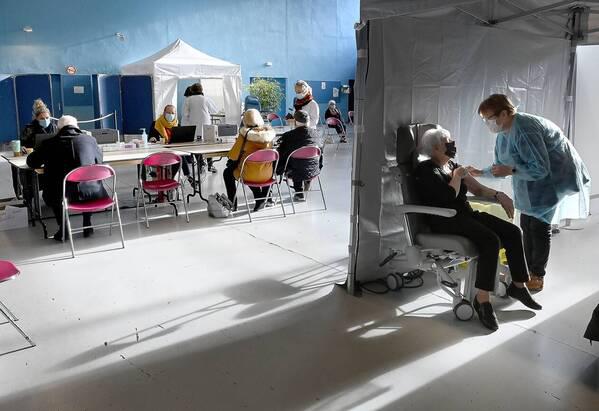 Covid-19. La France dépasse les 500 000 vaccinés, l’Allemagne resserre la vis : le fil de la journée