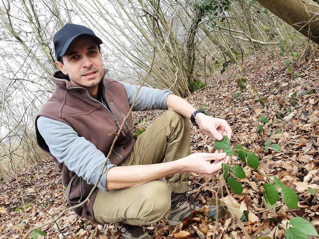 Il a passé sept ans de vie sauvage dans la forêt : rencontre avec l'homme-chevreuil