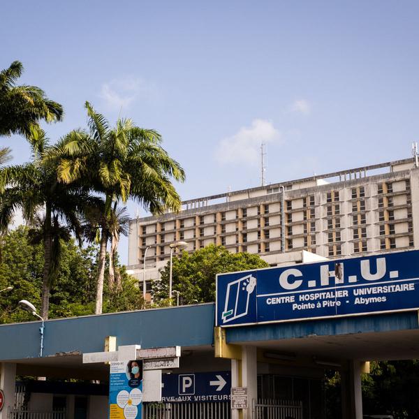 Grève générale contre l’obligation vaccinale en Guadeloupe : "les malades ont le droit de se faire soigner", réagit le directeur général adjoint du CHU de Pointe-à-Pitre