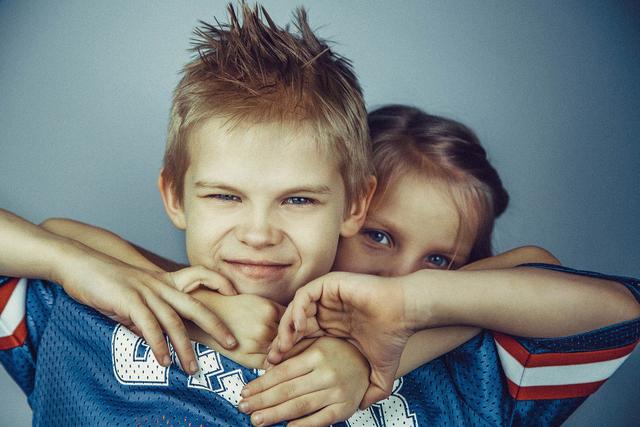 Peleas entre hermanos: ¿cuándo debemos intervenir los padres?