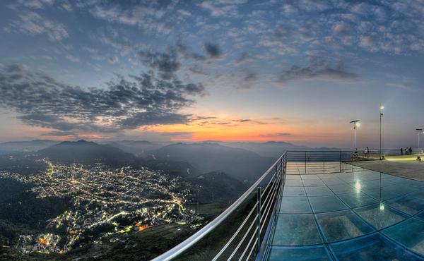 El nuevo puente colgante y otros miradores con piso de cristal en México