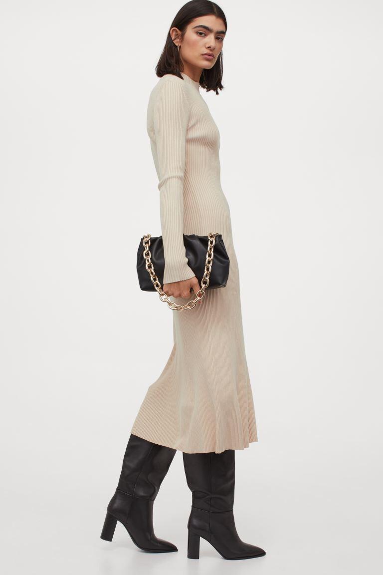 Con vestido, falda o pantalón: los 3 conjuntos de punto más sofisticados de la temporada están en H&M (y parecen de lujo)