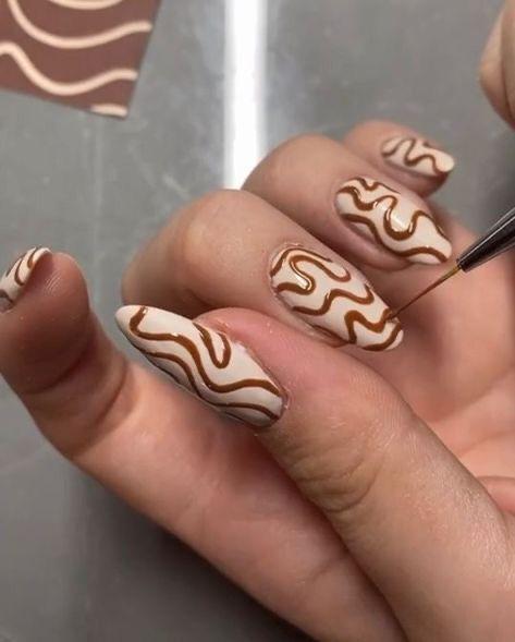 11 hermosos diseños de manicure elegante para otoño 2021