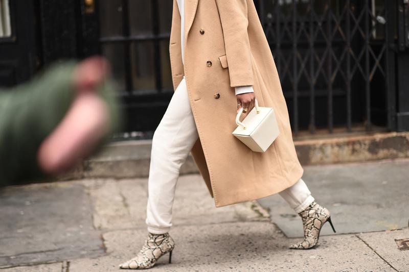 Alerta tendencia: el bolso de moda se parece a una caja de comida a domicilio