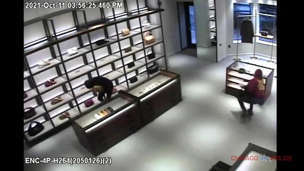 This was the assault on a luxury store in broad daylight in which they stole thousands of euros in brand bags