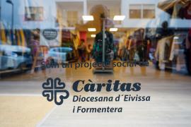 Periódico de Ibiza y Formentera Abre la primera tienda Moda Re- de Cáritas en Ibiza