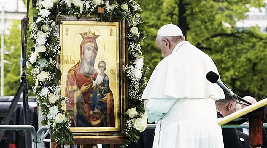 THE POPE SUGGESTS GOING TO THE VIRGIN MARY, MOTHER AND FIRST DISCIPLE OF JESUS