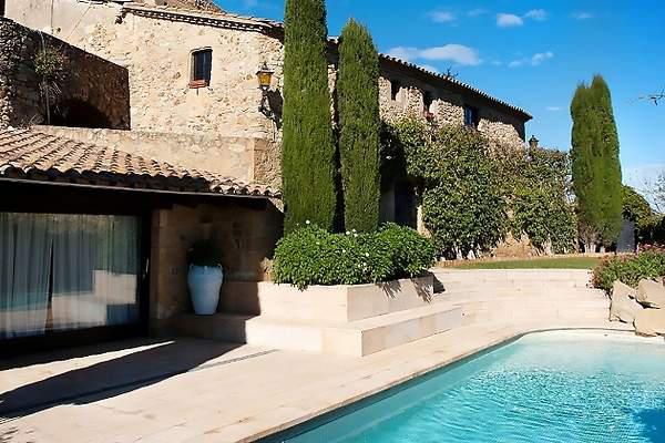 The French monopolize 50% of the purchases of luxury homes on the Costa Brava