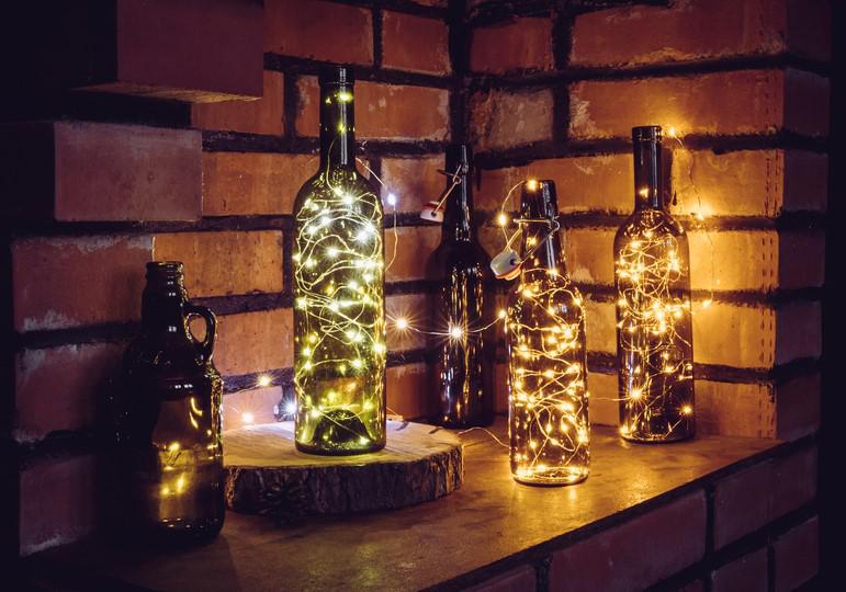 Cómo decorar el hogar con botellas de vino de forma original