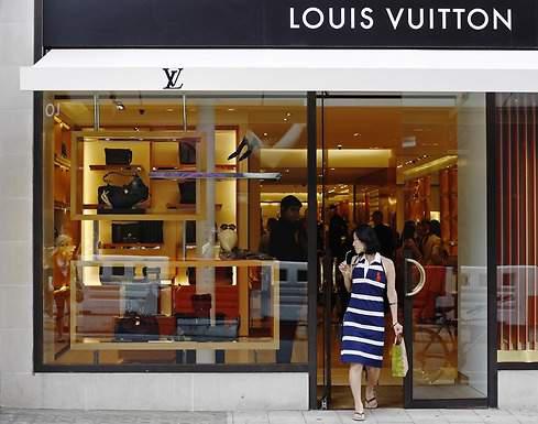 Un bolso de Louis Vuitton se compra tan 'barato' en bolsa como uno de Zara