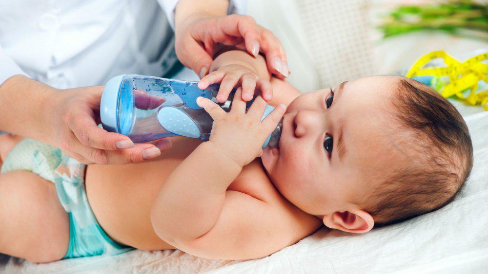 Why you shouldn't give your baby water before 6 months