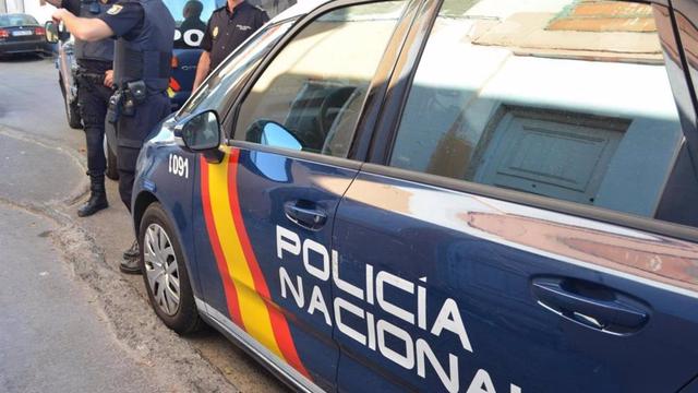 Two young people arrested in Zaragoza for violently assaulting the owners of a shop in which they entered to steal