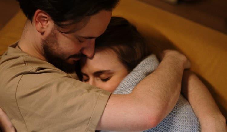 5 tipos de abrazos que demuestran que tu pareja te ama