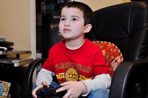 Violent video games tied to combative thinking in ... - CBS News