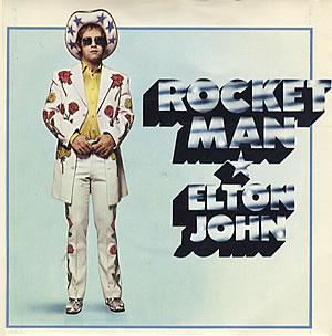  Elton John - Rocket Man Lyrics |  Significado da música