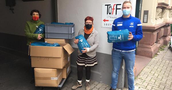 La iniciativa de Karlsruhe "Be human" distribuye alimentos a los necesitados en la pandemia de la corona