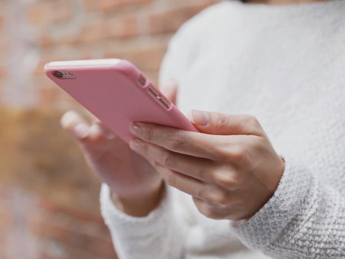 Don't Use Mobile Phone Pictures to reconnect With an Ex - Things You Should Never Do