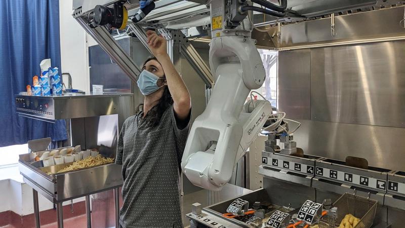 L'automatisation des cuisines a augmenté pendant la pandémie, les robots de Miso Robotics, Chowbotics et d'autres startups remplaçant désormais certains emplois dans les chaînes de restauration rapide