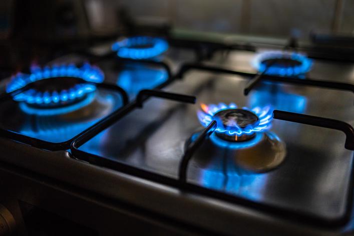 Gas stoves leak climate-warming methane even when they're off