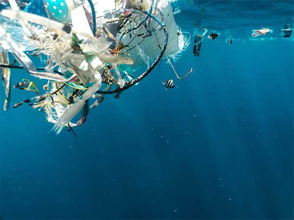 Kleidung aus Ozean-Plastik – macht das Sinn?