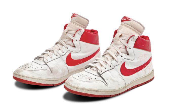 Schuhe von Michael Jordan: Diese Sneakers sind 1,5 Millionen Dollar wert Darum gehts My 20 Minuten