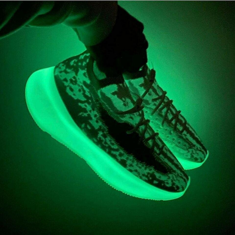 Yeezy Boost 380 "Calcite Glow": Diese neuen Sneaker leuchten im Dunkeln