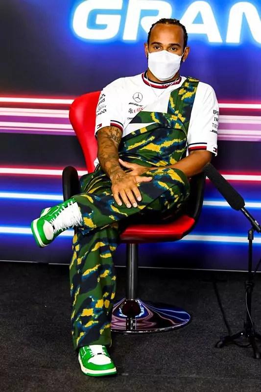 Lewis Hamilton: Gewagtes Outfit in der Toskana