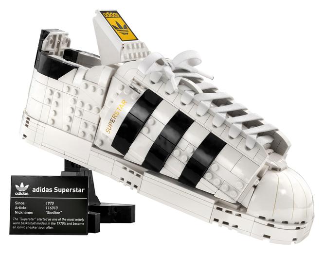 LEGO 10282 adidas Superstar: Sneaker aus LEGO-Steinen inkl. Miniversion zum Start!
