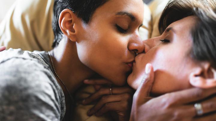 Warum lieben Heterosexuelle bisexuelle Pornos?