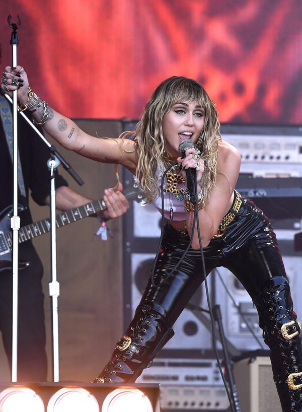 Miley Cyrus verwendet Sexspielzeug, um ihr Zuhause zu dekorieren