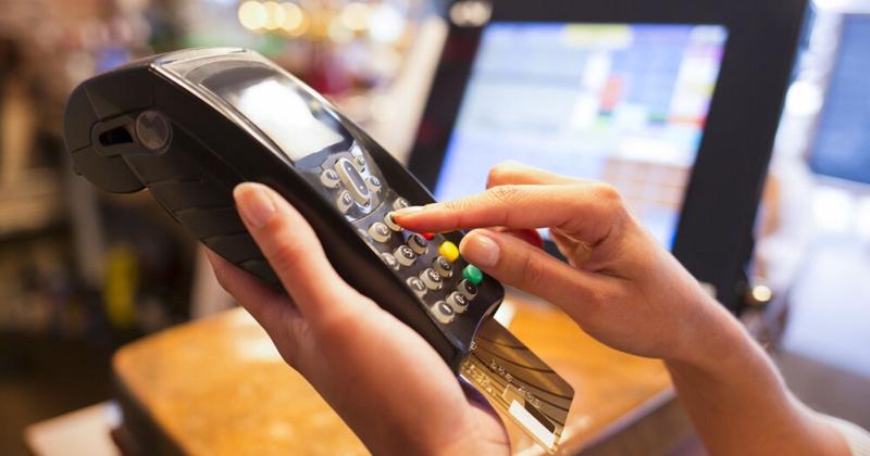 Hôtels, restaurants : les pourboires payés par carte bancaire bientôt défiscalisés
