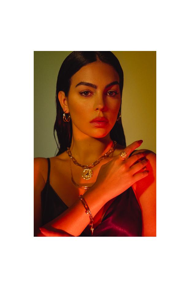 The gold chain that Georgina Rodríguez has in her jewelry box is more elegant than a white shirt