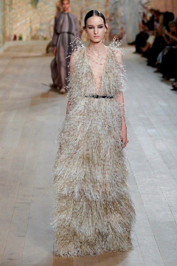 Défilé Dior Haute Couture : 15 looks canons à retenir dans la collection automne-hiver 2021-2022