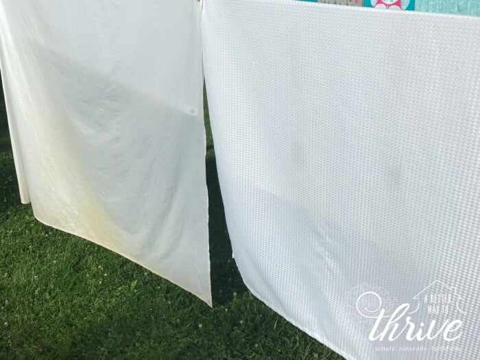 La façon simple et non toxique de nettoyer une doublure de rideau de douche en tissu