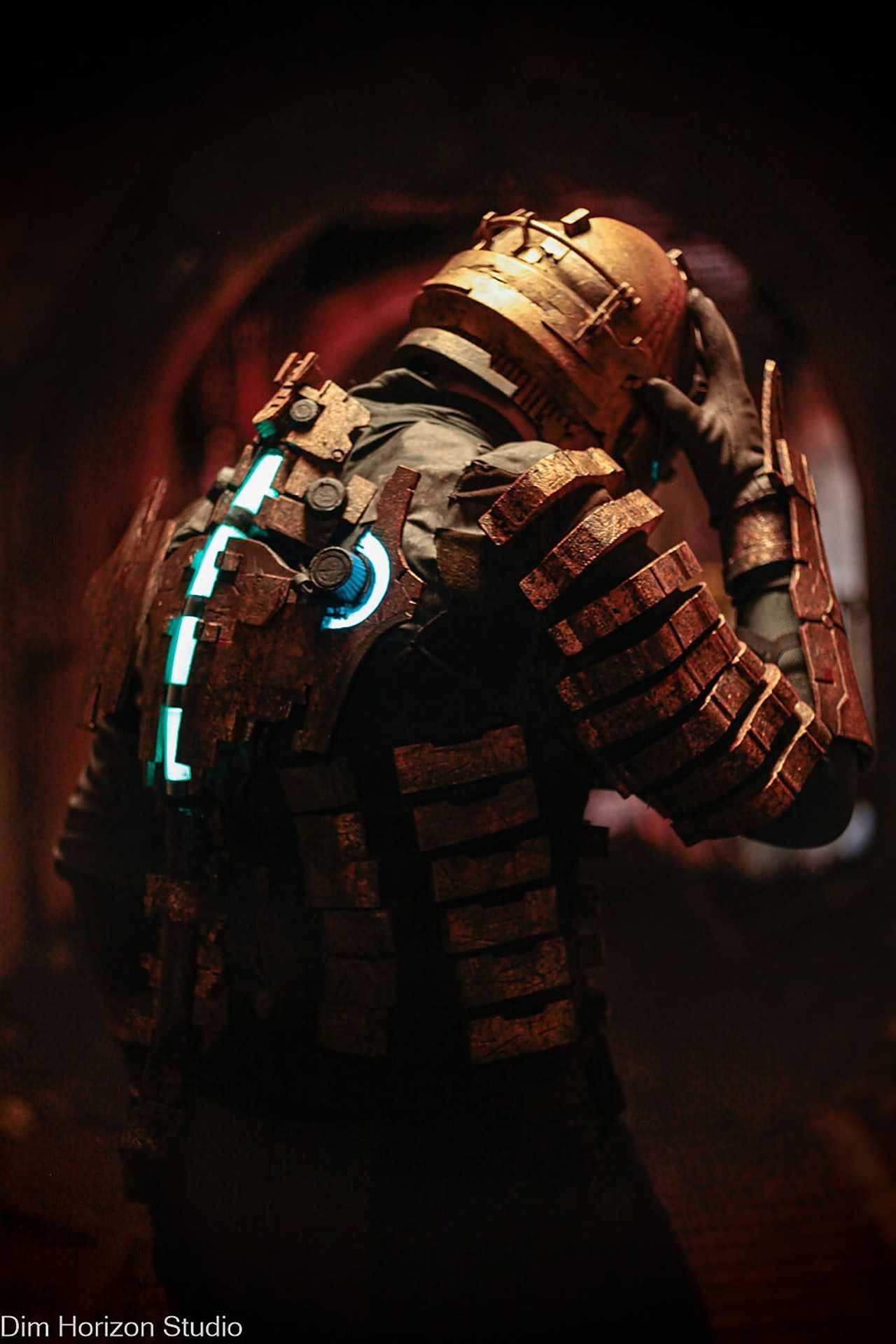 Incredible Dead Space Cosplay Even Animates Isaac’s Iconic Health Bar 