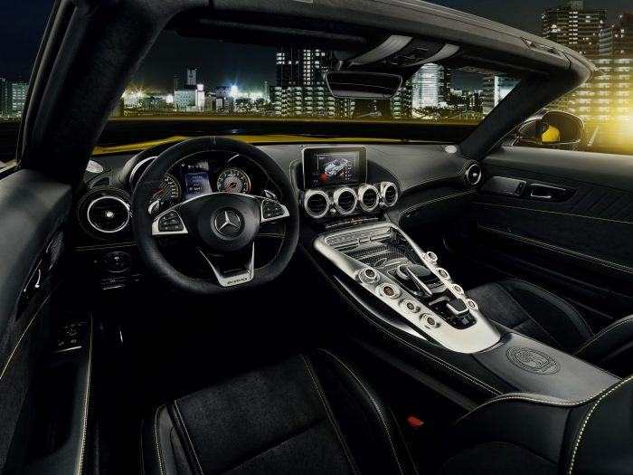 2019 Mercedes-AMG GT S Roadster: Ragtop Middle Child debuts with 515 horsepower