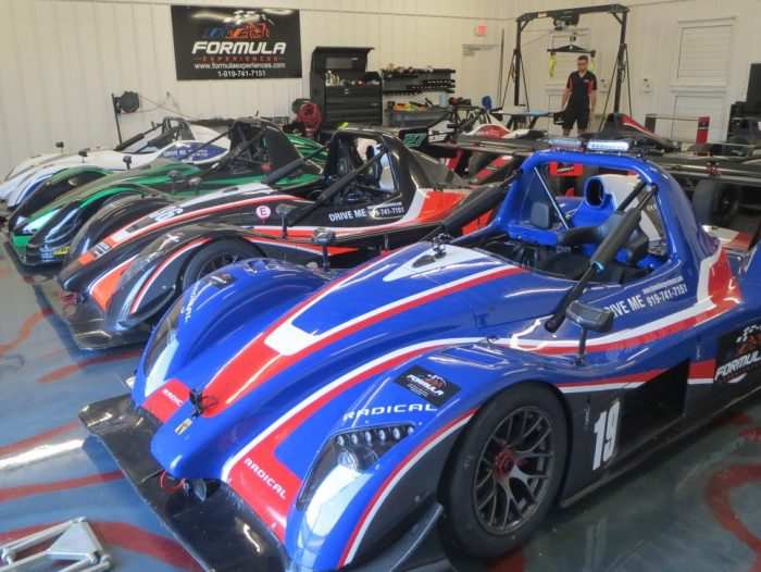 Fast racing and fast heartbeat: an exciting day full of formula experience