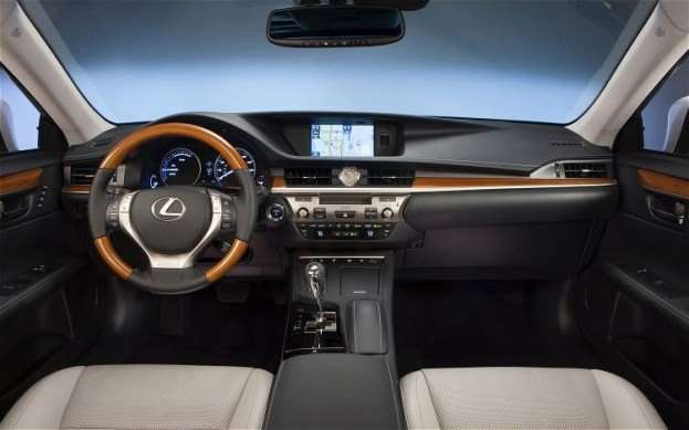 2013 Lexus ES 300h Hybrid Review 