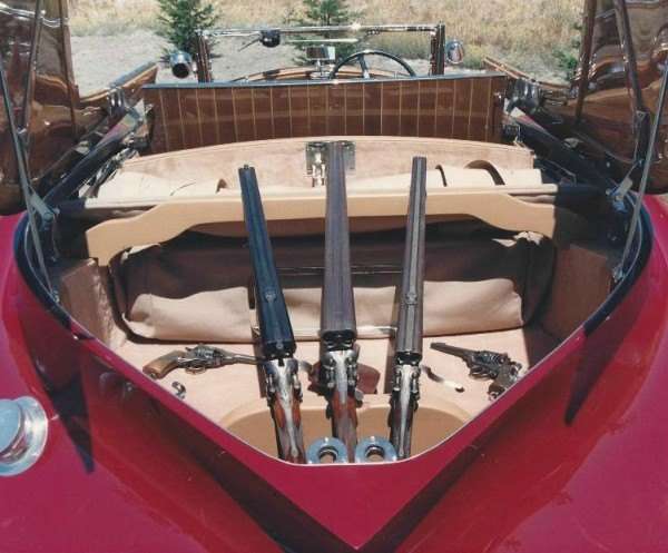 Kanone oder Mr. Machine Gun? Luxuriös ausgestatteter Rolls-Royce Jagdtruck