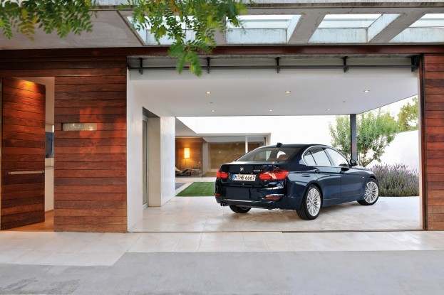 The sixth generation 2012 BMW 3 Series released
