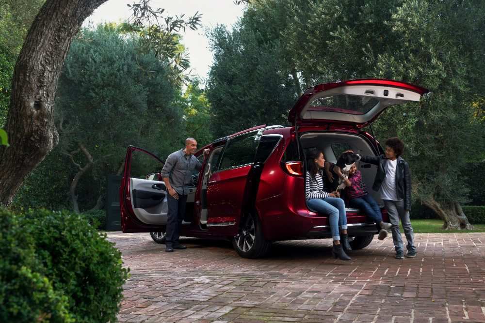 2017 Chrysler Pacifica Tour Review 